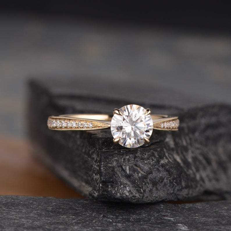 Round Cut Moissanite, Classic Design